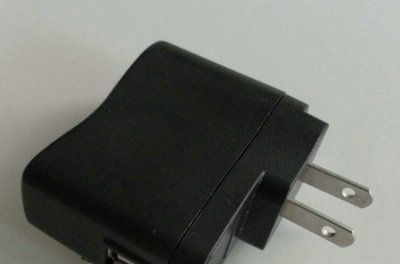 供应黑莓9500手机<font color=red>充电</font>器，5V500MA，带光耦保护