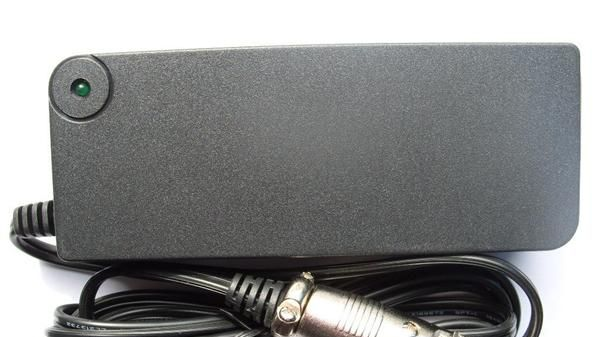 供应12V5A,开关电源,电源适配器,充电器,LED产品电源