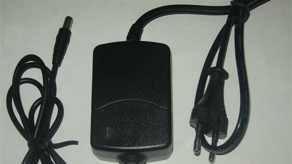 12V1A双线电源监控摄像机电源，LED灯DVR等