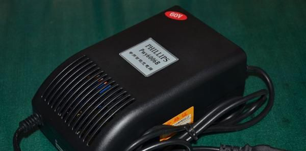 小四轮充电器(60V)