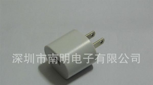 厂家新款 批发全波白色椭圆形移动电源美规足5V 1A充电头 充电器