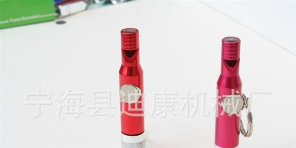 超低价  磁铁手电筒，钥匙扣手电筒  款式新颖