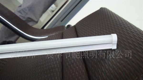 内置电源宽电源螺纹式螺口环保灯生产厂家批发LED0.9m磨砂T5灯管