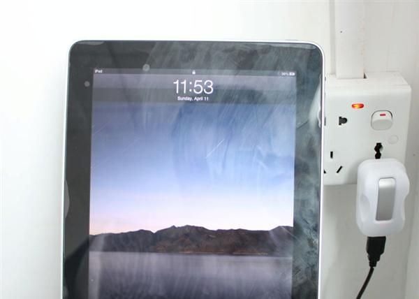 迷你5V 2.1A车载USB充电器车充 适用ipad    iphone   全球通用型