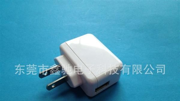 厂家优质供应外观精美小巧5V1AUSB充电头。可过CE,CCC认证。