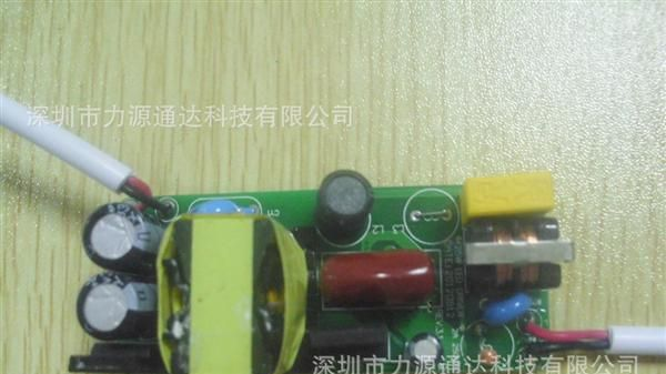 CE认证隔离式18WLED恒流电源18W 高PFC高效率高可靠性低价格