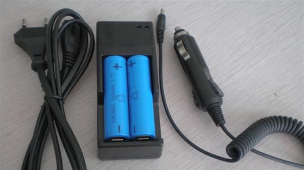 充18650，14500等l圆柱3.7V锂离子充电器，可带车充