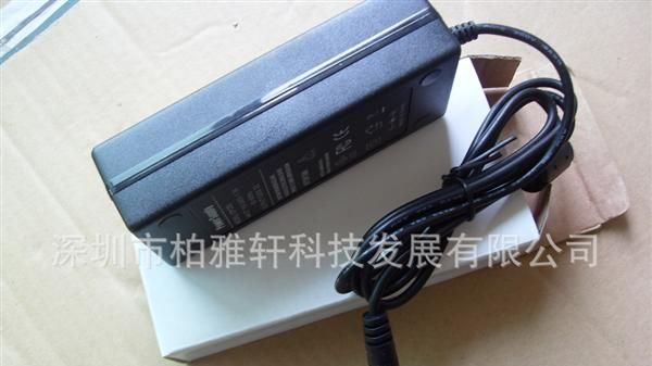供应12v5a桌面CCTV监控开关电源适配器 12V5A LED显示屏适配器