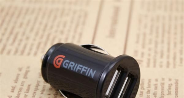 车载充电器，双USB车充，苹果车充，IPAD车用充电器