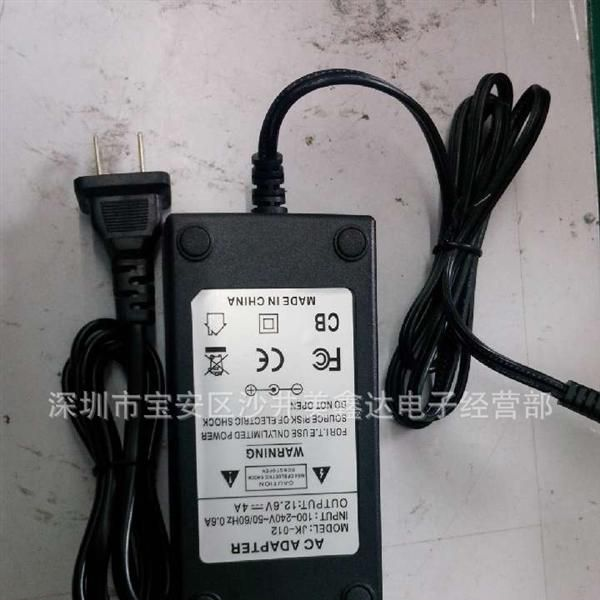 12.6V4A锂电池充电器 全球通用