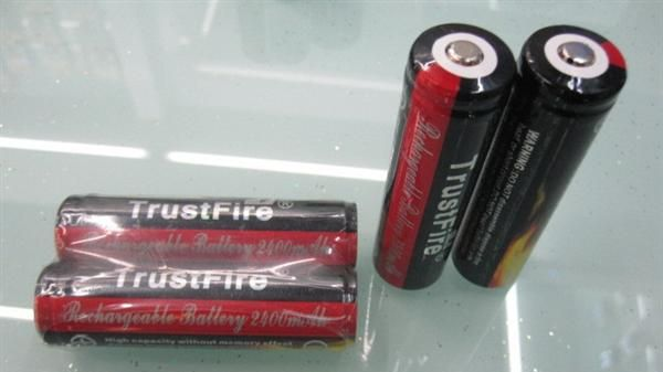 原装Trustfire 18650充电锂电池 足量2400毫安 带保护板足容