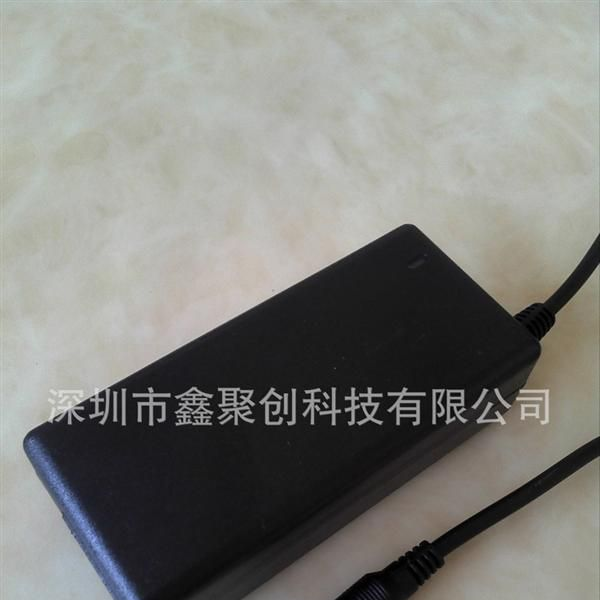 超值低价桌面式12V 2A安规电源适配器，适用于LED灯条、音