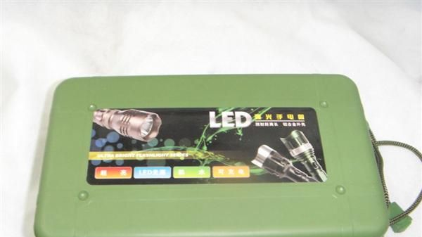 t6手电筒 伸缩变焦手电 手電筒t6 强光充电调焦 t6变焦强光手电筒