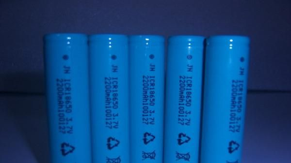 18650锂电池厂家供应圆柱锂电池1200mah--2600mah