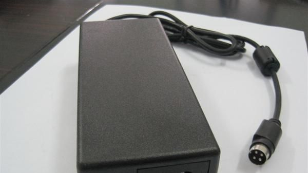 厂家供应优质 5V1A 带转灯充电器