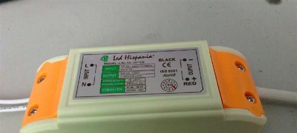 厂家直销LED开关电源18-36X1W外置天花灯、筒灯电源