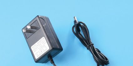 厂家直销8.4V充电器