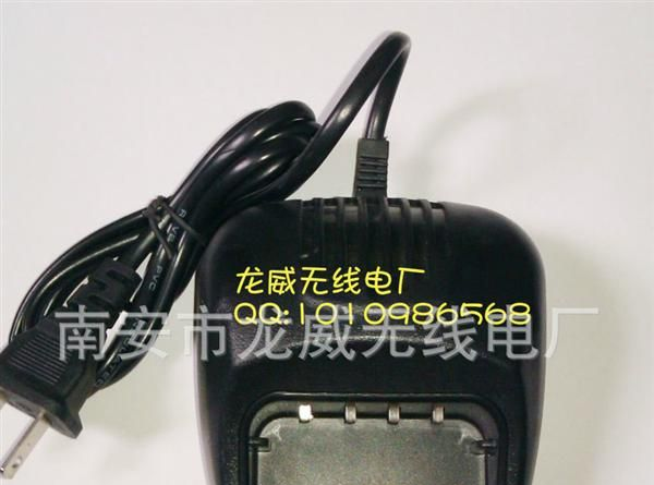 手台对讲机 R8-1 7W功率 1800毫安