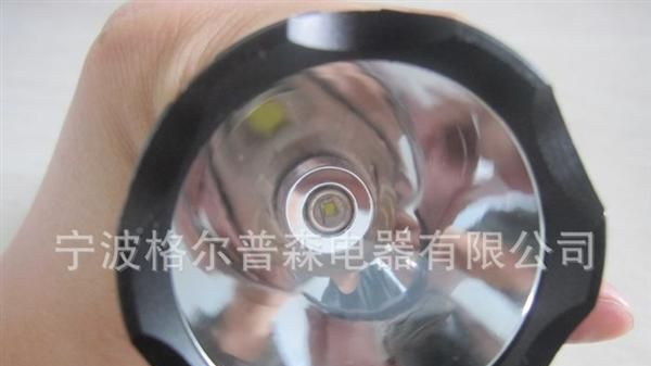 厂家直销 美国正宗 Q5 CREE 强光充电铝合金手电筒 1节18650