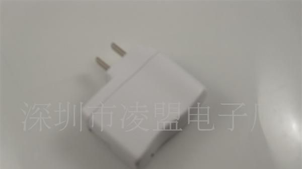 生产批发：USB智能手机充电器（各大品牌均适用）