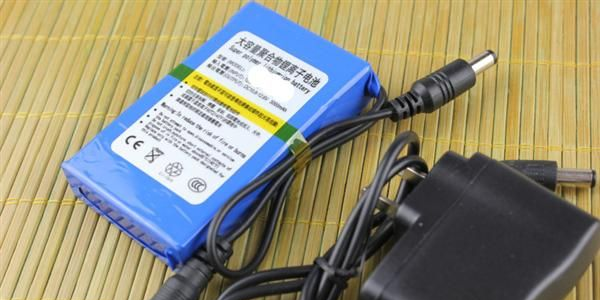 足量1800毫安 可充电电池12V锂电池 荧光板电源 聚合物电池