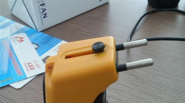 供应高亮度4颗LED充电式手电筒手柄加6颗LED