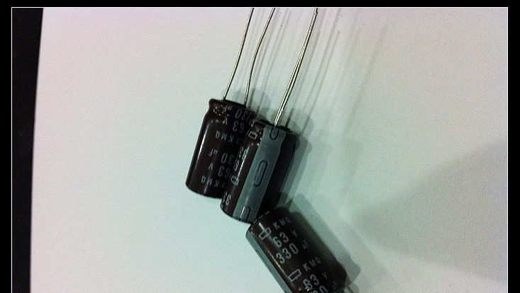 供应EKMQ630ELL331MJ20S黑金刚铝电解电容 KMQ 63V 330UF