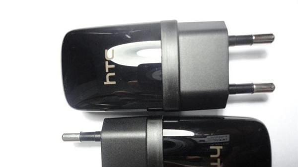 HTC手机系列通用全波充电器黑白两色