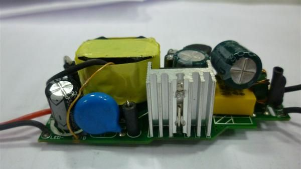 生产led隔离电源4*1W电源、4W电源可过CE 、EMC led恒流驱动电源