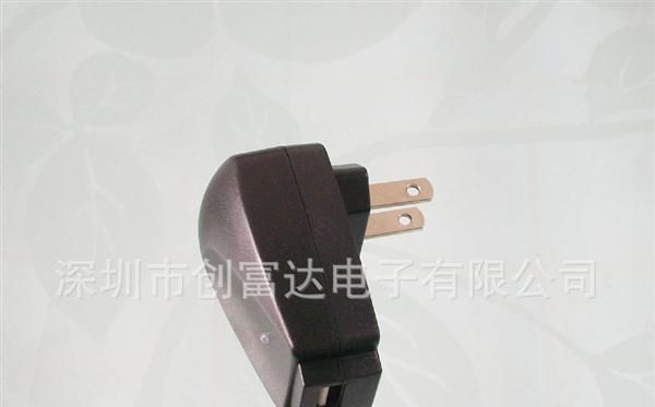 【小弧形】美规USB充电器