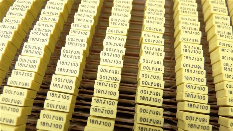 金属化薄膜电容,盒状电容,校正电容183J00V P=5mm