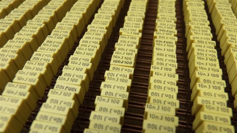 金属化薄膜电容,盒状电容,校正电容103J100V P=5mm