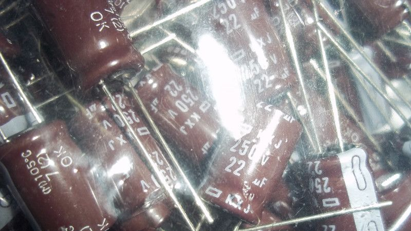 供应黑金刚铝电解电容6.3V 1200UF 原装现货