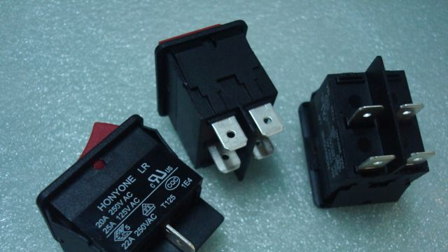 供应船型开关25A125V