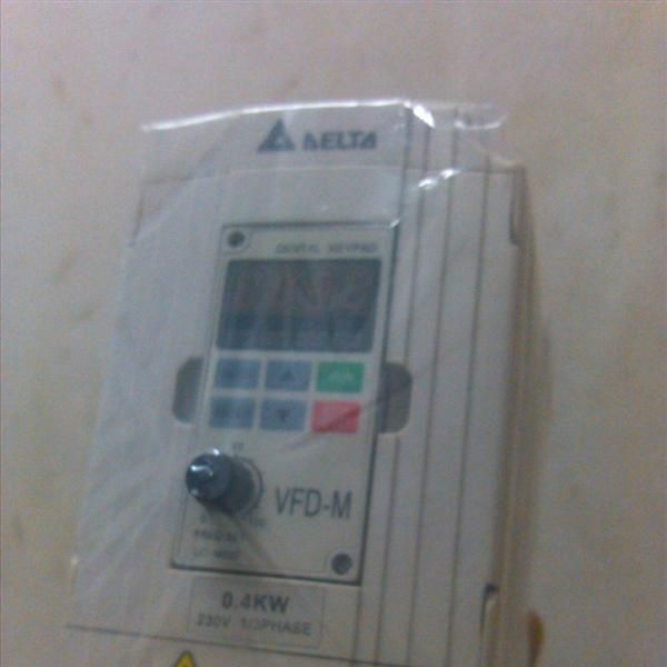 供应全新/台达变频器/VFD004M21A 单相/220V/0.4KW