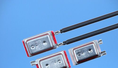 供应17AM+PTC过热保护器 17AM023A5温控器 80度过热保护
