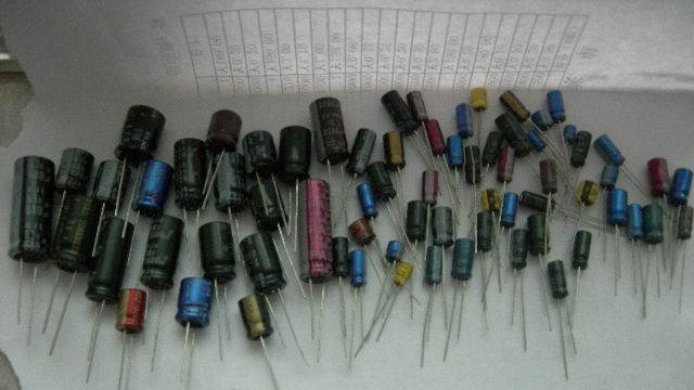 供应SANYO电解电容 220UF 10V