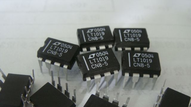 供应4、26 v,380 khz,异步降压转换器APW7080