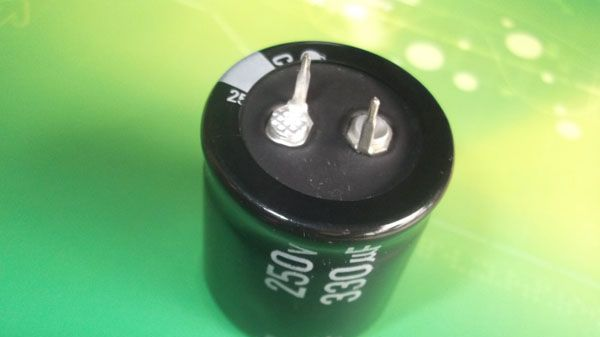 供应680uF 160V电容，铝电解电容，焊针型，牛角电容