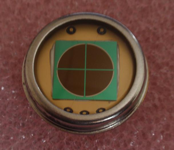 四象限探测器