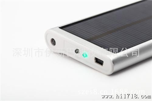 厂家供应 太阳能手机充电器 2600MAH 多功能太阳能充电器
