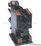 连续端子压着模具。冲压模具，刺破模