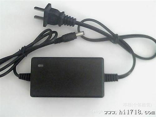 桌面式12V足2A 电源适配器 IC方案 输出电压稳定 干扰能力强