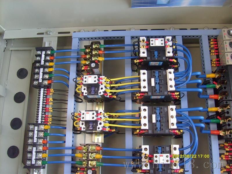 75kw一控二消防起動控制櫃單相配電櫃高清圖片