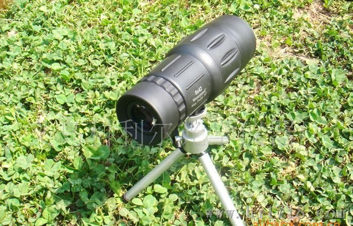 供应8X42大目镜单筒高清望远镜 旋升式眼罩 充氮水 绿膜高清晰