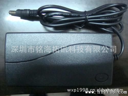 供应12/60W ＣＥ桌面式　开关电源适配器　灯带电源