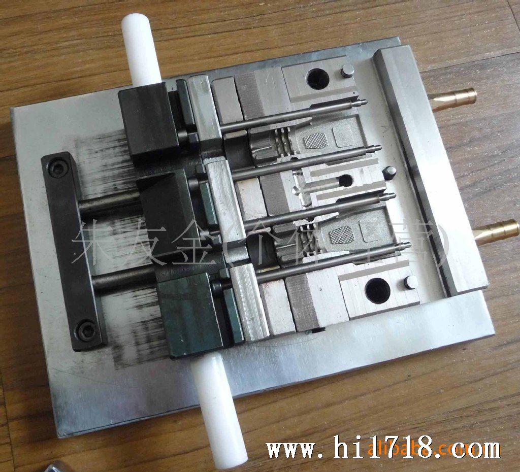 全部分类 电子元器件 连接器 供应d-sub连接器类插头塑胶模具(多种