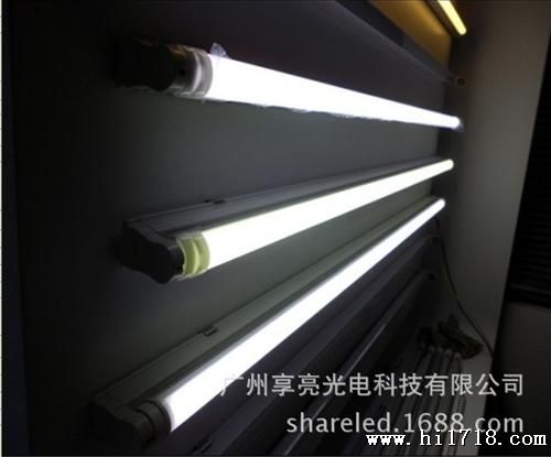 享亮led日光灯管T8-1.2米18W