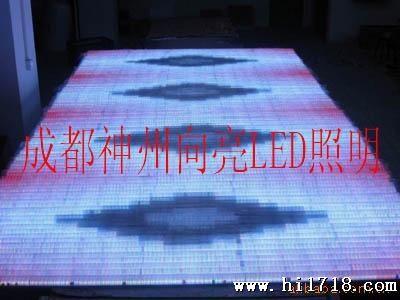 供应LED黄光白光护栏管六段内控数码管四川LED亮化工程灯具批发