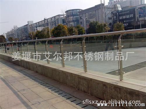 304桥梁楼梯安装